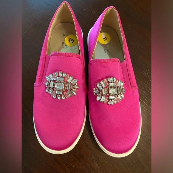 Badgley Mischka PINK SATIN Delight Jewel Ornament Slip On Sneakers Women's Sz 5 - Picture 2 of 11